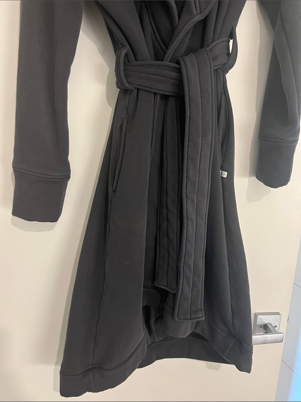 UGG Robe with Belt - Picture 4 of 6
